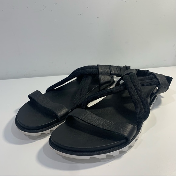 Sorel Women's Roaming Decon Sandals Black Flat Leather Fabric Criss Cross 8M - Picture 2 of 14